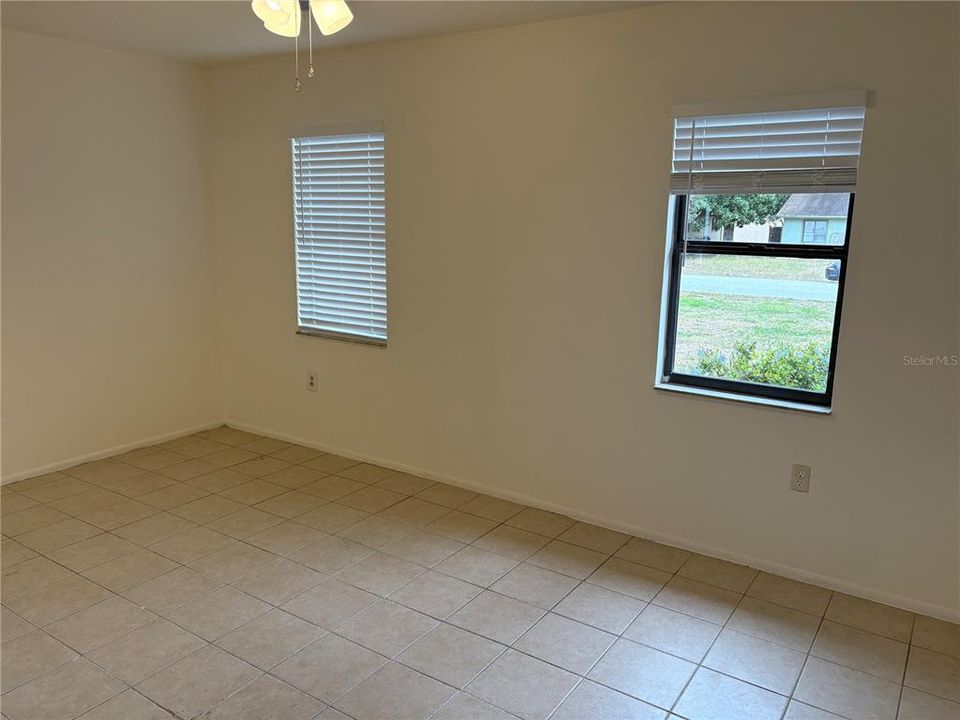 For Sale: $240,000 (2 beds, 2 baths, 945 Square Feet)