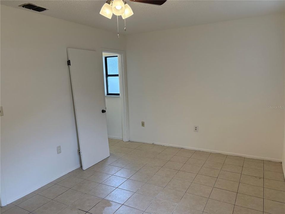 For Sale: $240,000 (2 beds, 2 baths, 945 Square Feet)