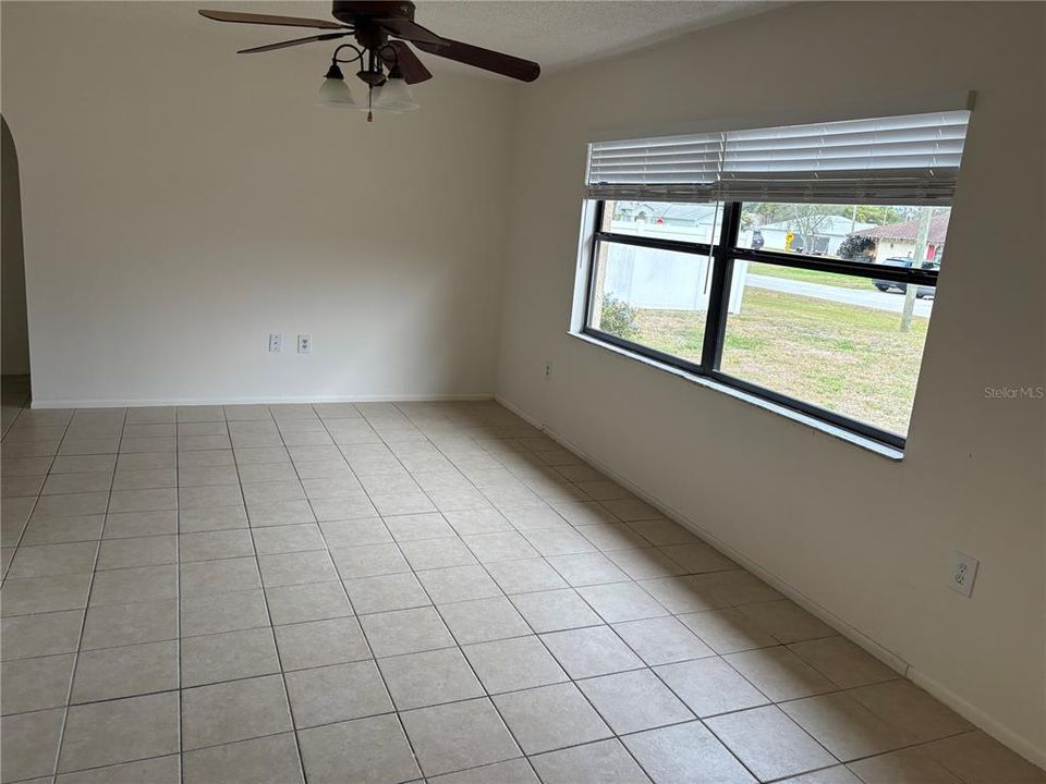 For Sale: $240,000 (2 beds, 2 baths, 945 Square Feet)