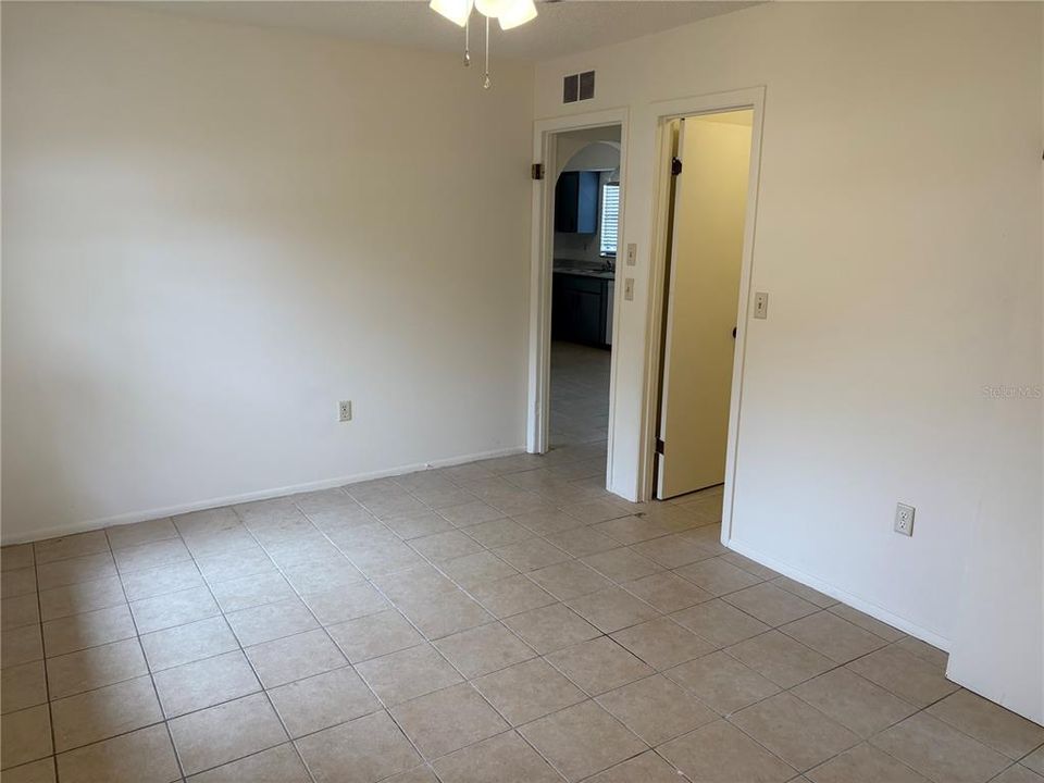 For Sale: $240,000 (2 beds, 2 baths, 945 Square Feet)