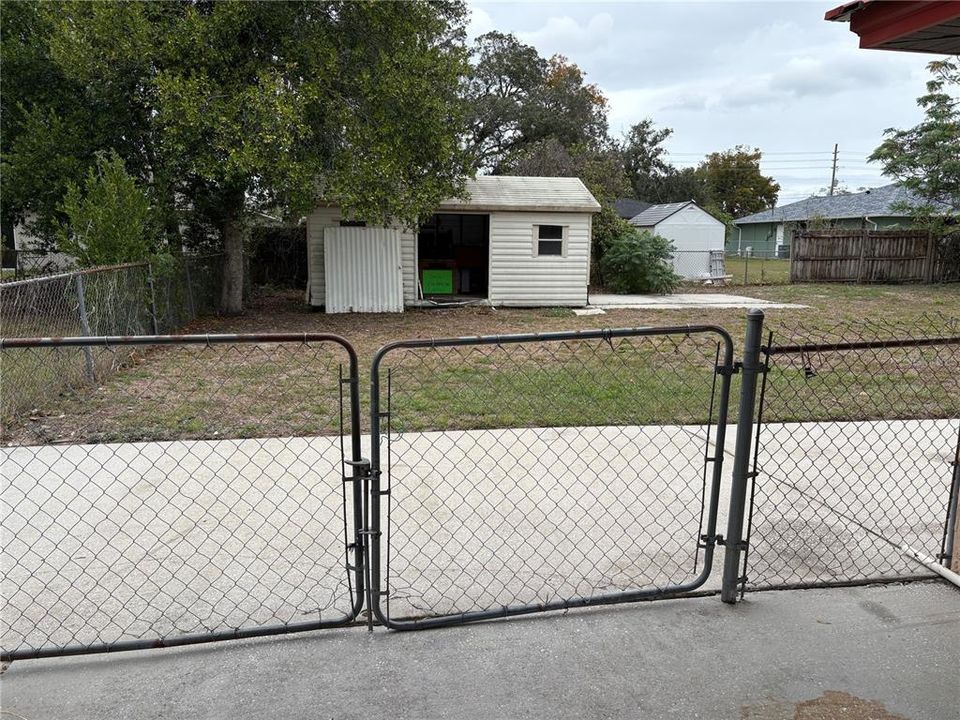 For Sale: $240,000 (2 beds, 2 baths, 945 Square Feet)