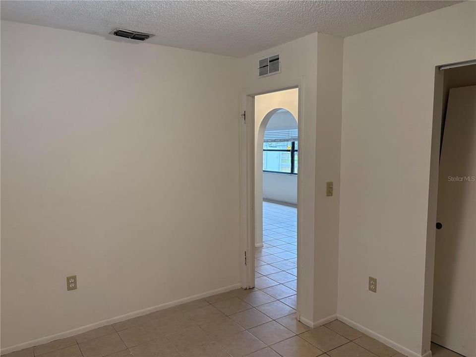 For Sale: $240,000 (2 beds, 2 baths, 945 Square Feet)