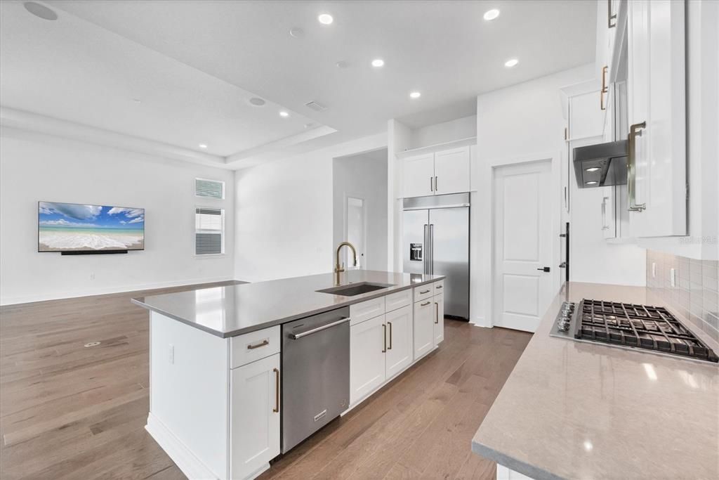 待售: $989,000 (3 贝兹, 3 浴室, 2569 平方英尺)