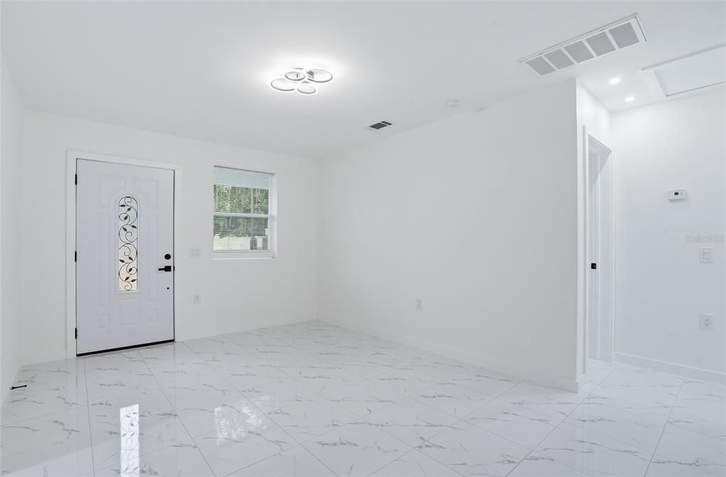 待售: $325,000 (3 贝兹, 2 浴室, 1015 平方英尺)