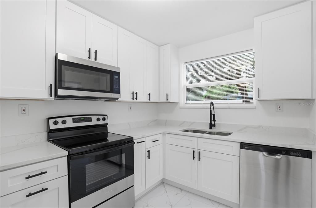 待售: $325,000 (3 贝兹, 2 浴室, 1015 平方英尺)