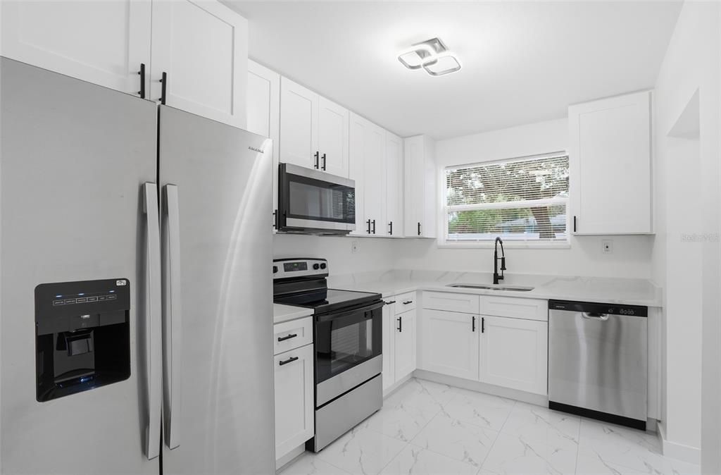 待售: $325,000 (3 贝兹, 2 浴室, 1015 平方英尺)