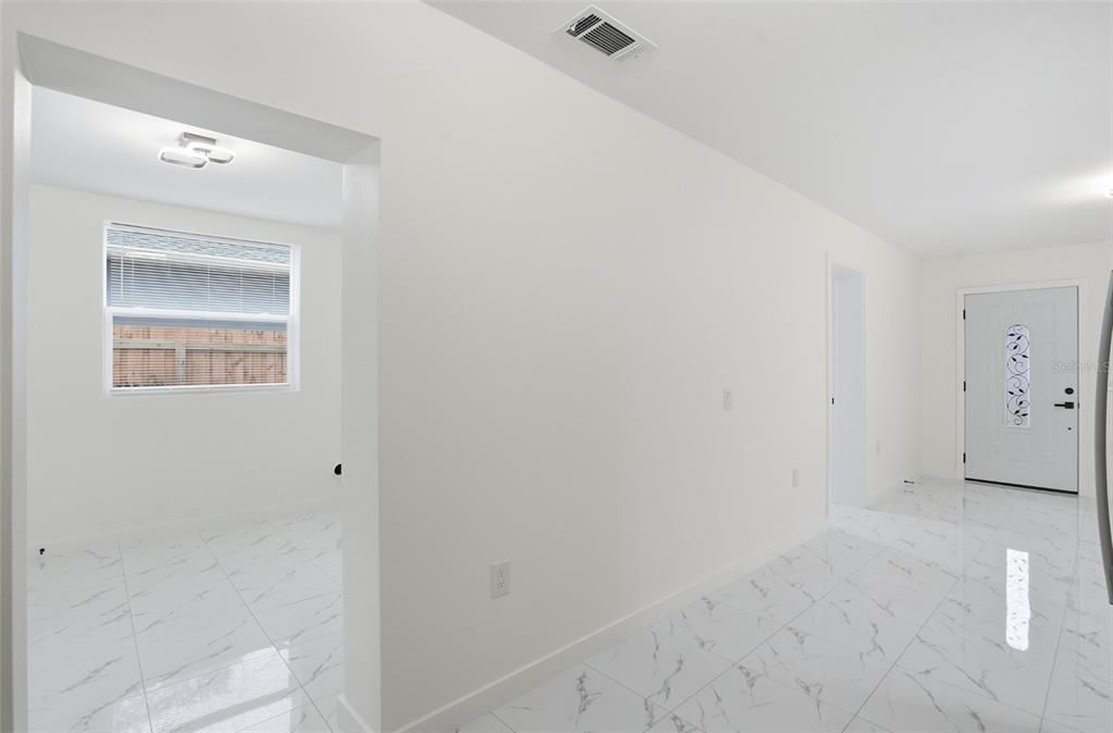 待售: $325,000 (3 贝兹, 2 浴室, 1015 平方英尺)