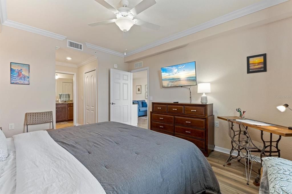 出租: $1,900 (2 贝兹, 2 浴室, 1142 平方英尺)