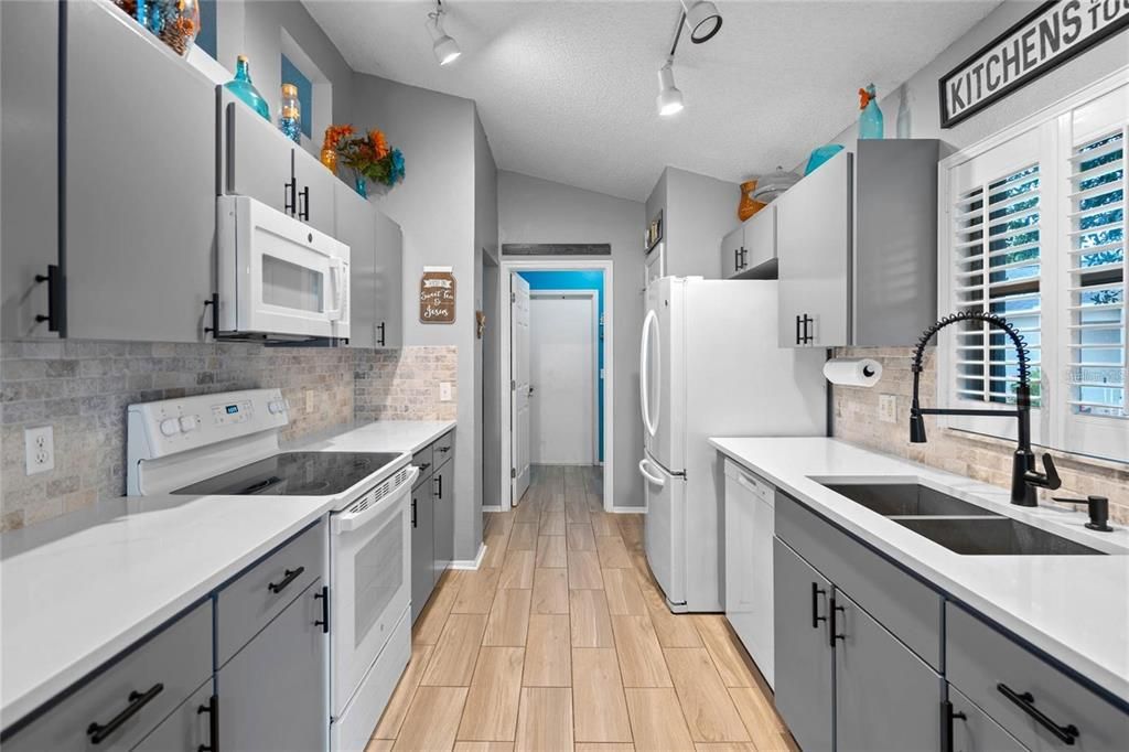 For Rent: $2,200 (3 beds, 2 baths, 1453 Square Feet)