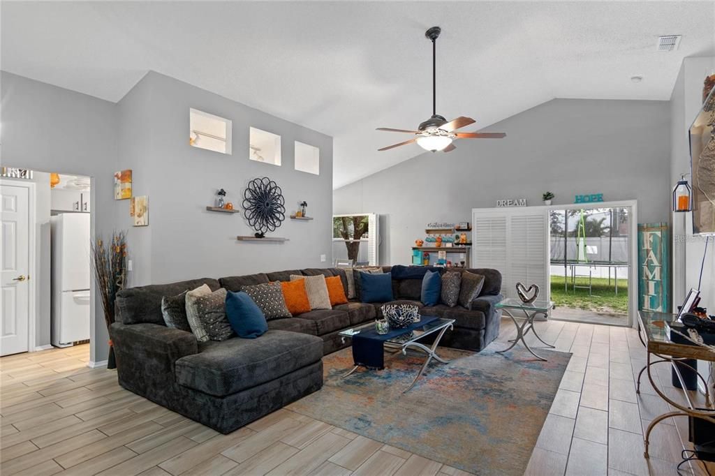 For Rent: $2,200 (3 beds, 2 baths, 1453 Square Feet)