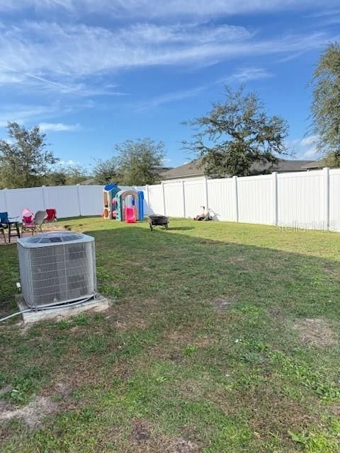 For Sale: $325,000 (3 beds, 2 baths, 1537 Square Feet)