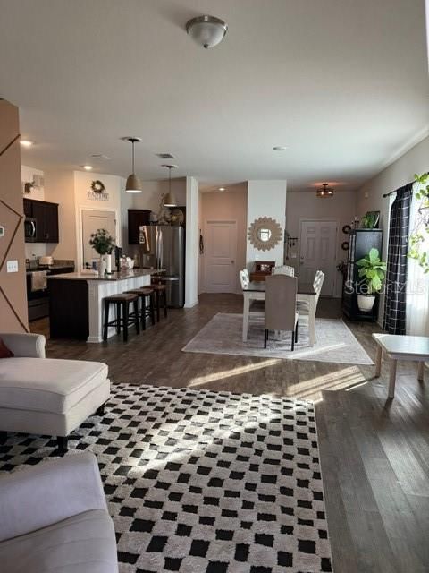 For Sale: $325,000 (3 beds, 2 baths, 1537 Square Feet)