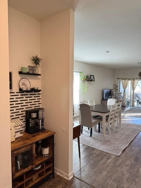 For Sale: $325,000 (3 beds, 2 baths, 1537 Square Feet)