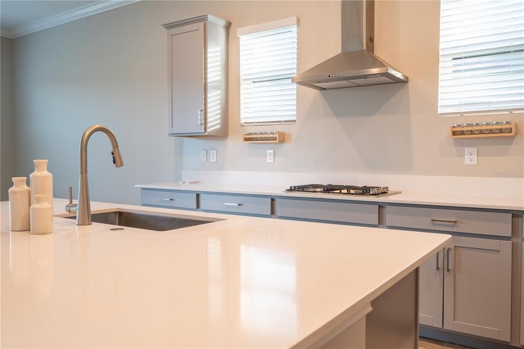 En Venta: $539,500 (4 camas, 3 baños, 2453 Pies cuadrados)