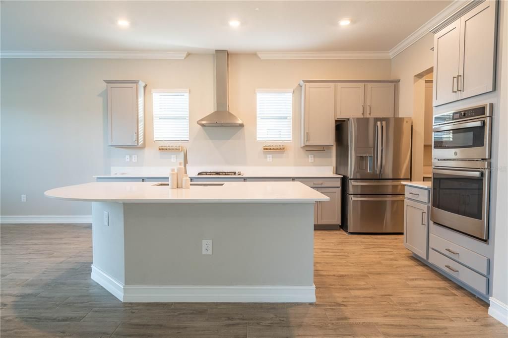 En Venta: $539,500 (4 camas, 3 baños, 2453 Pies cuadrados)