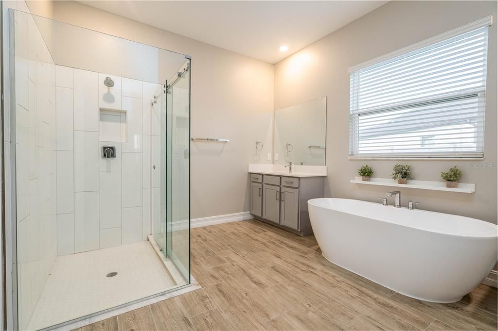 En Venta: $539,500 (4 camas, 3 baños, 2453 Pies cuadrados)