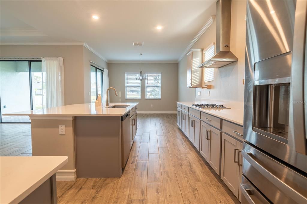 En Venta: $539,500 (4 camas, 3 baños, 2453 Pies cuadrados)