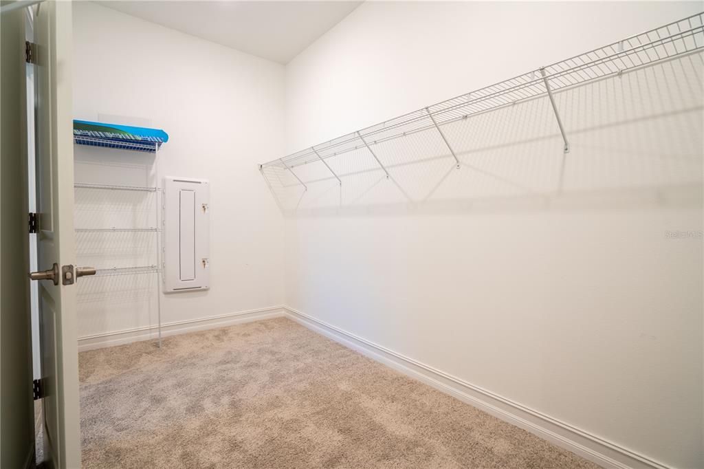 En Venta: $539,500 (4 camas, 3 baños, 2453 Pies cuadrados)