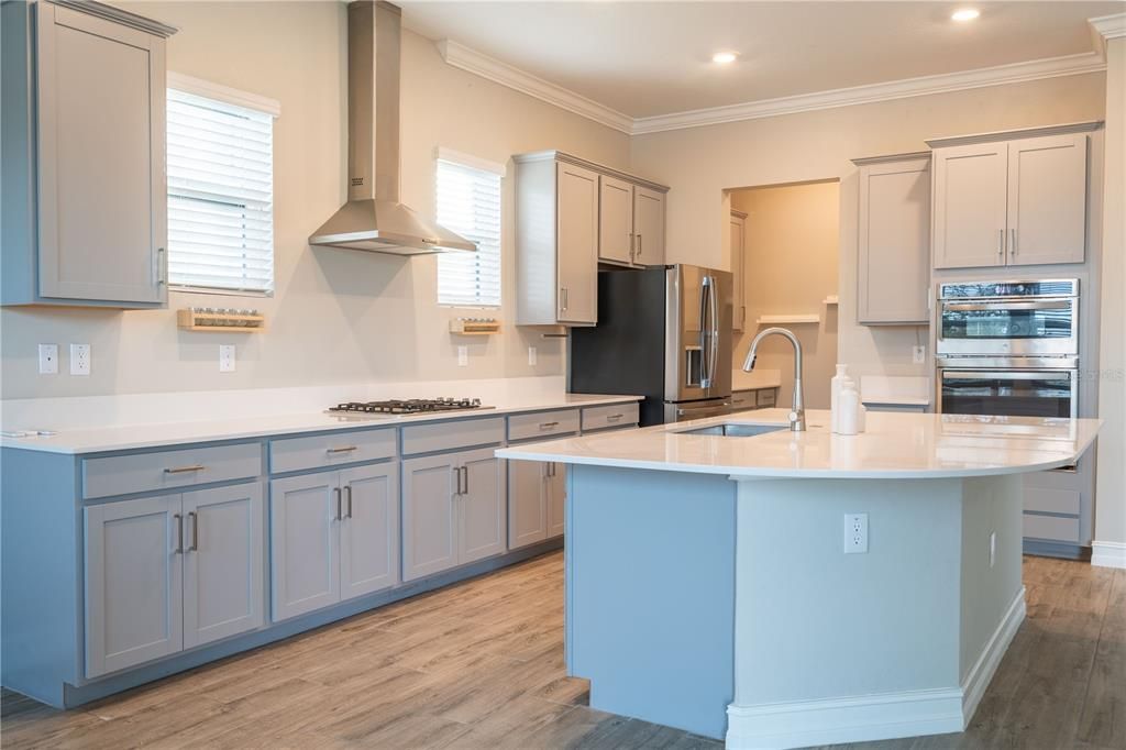 En Venta: $539,500 (4 camas, 3 baños, 2453 Pies cuadrados)