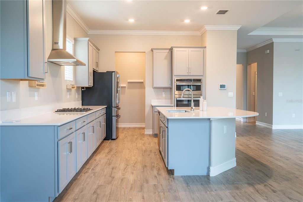 En Venta: $539,500 (4 camas, 3 baños, 2453 Pies cuadrados)