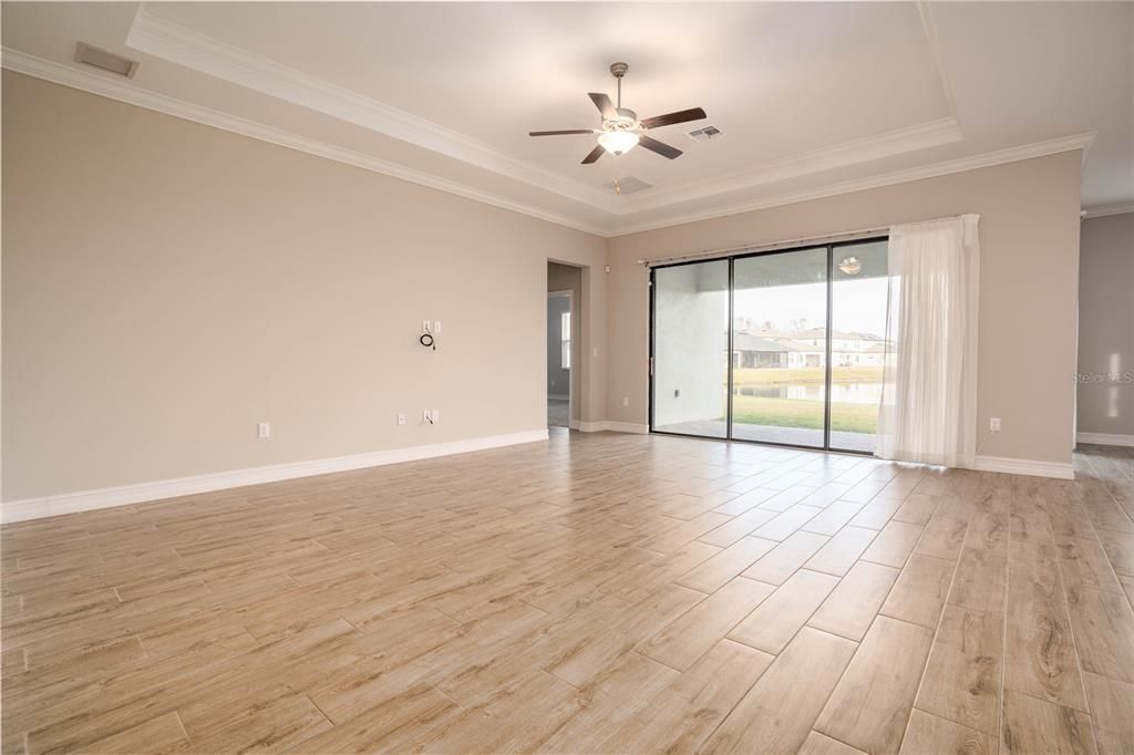 En Venta: $539,500 (4 camas, 3 baños, 2453 Pies cuadrados)