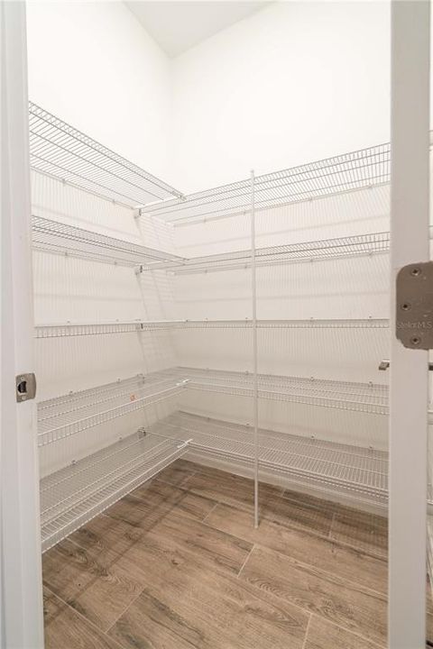 En Venta: $539,500 (4 camas, 3 baños, 2453 Pies cuadrados)