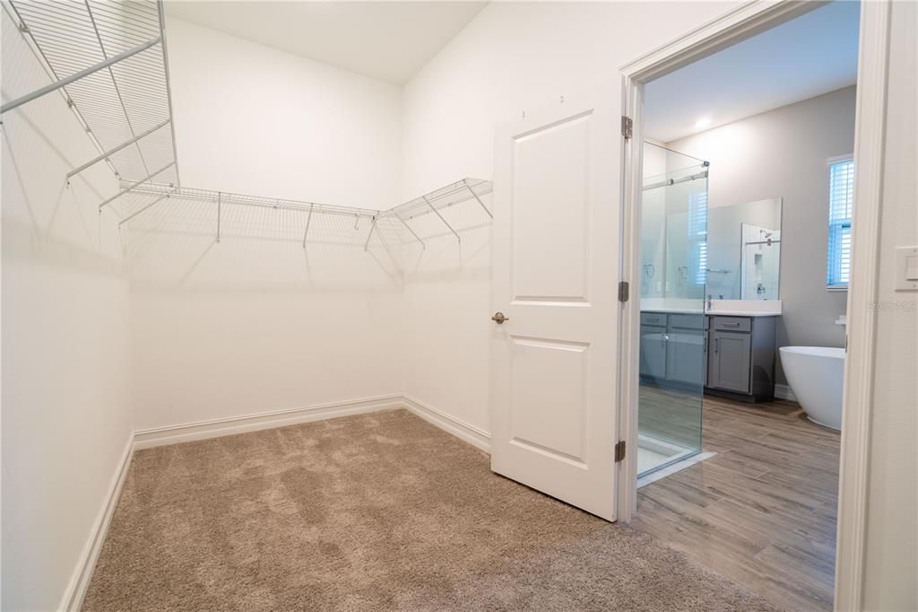 En Venta: $539,500 (4 camas, 3 baños, 2453 Pies cuadrados)