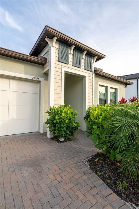 En Venta: $539,500 (4 camas, 3 baños, 2453 Pies cuadrados)