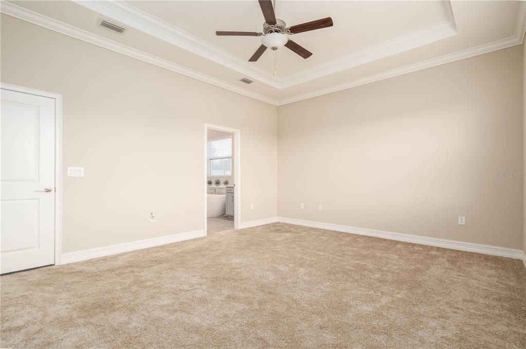 En Venta: $539,500 (4 camas, 3 baños, 2453 Pies cuadrados)