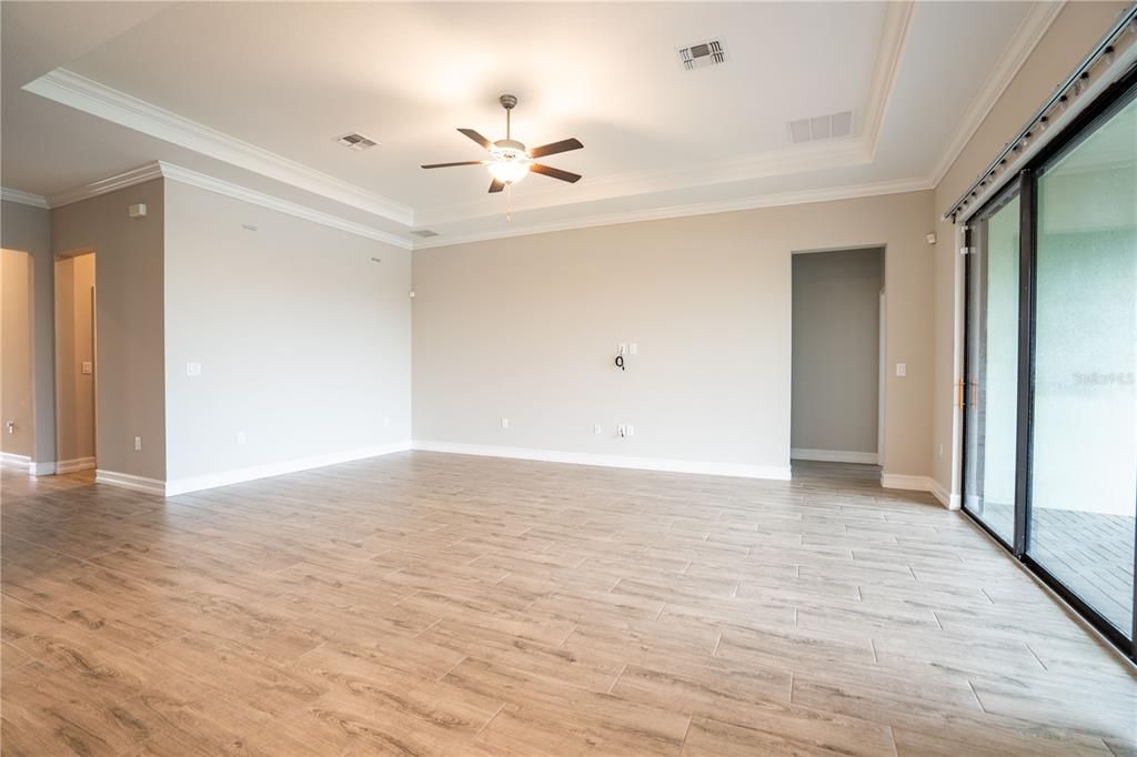 En Venta: $539,500 (4 camas, 3 baños, 2453 Pies cuadrados)