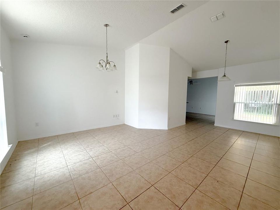 For Rent: $2,100 (4 beds, 2 baths, 1758 Square Feet)