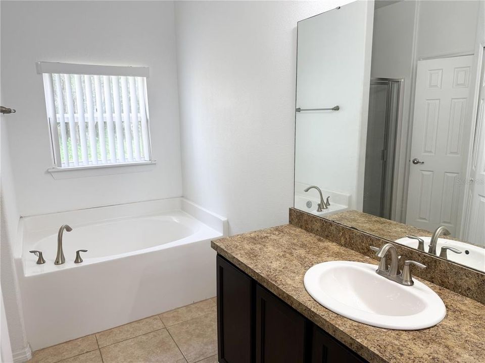 For Rent: $2,100 (4 beds, 2 baths, 1758 Square Feet)