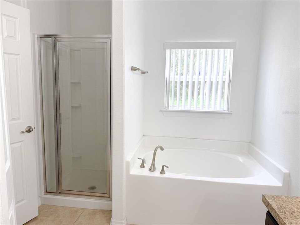 For Rent: $2,100 (4 beds, 2 baths, 1758 Square Feet)