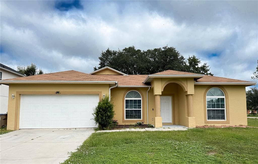 For Rent: $2,100 (4 beds, 2 baths, 1758 Square Feet)