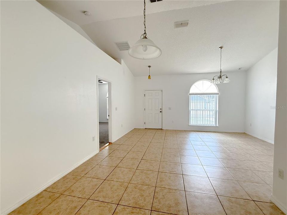 For Rent: $2,100 (4 beds, 2 baths, 1758 Square Feet)