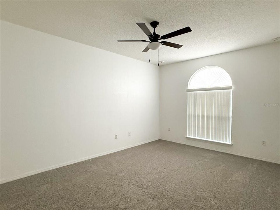 For Rent: $2,100 (4 beds, 2 baths, 1758 Square Feet)