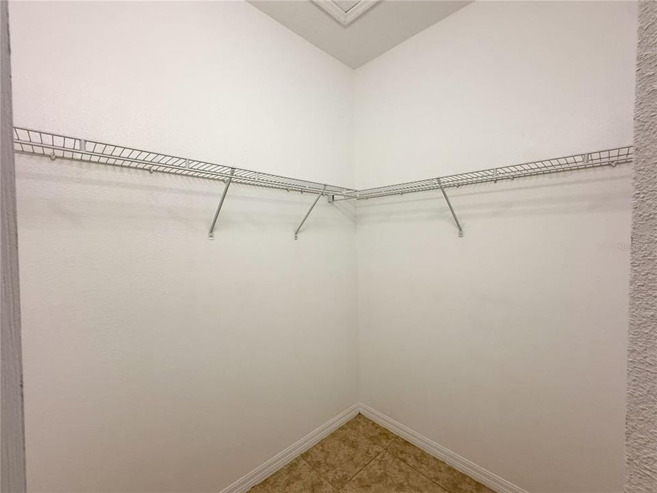 For Rent: $2,100 (4 beds, 2 baths, 1758 Square Feet)