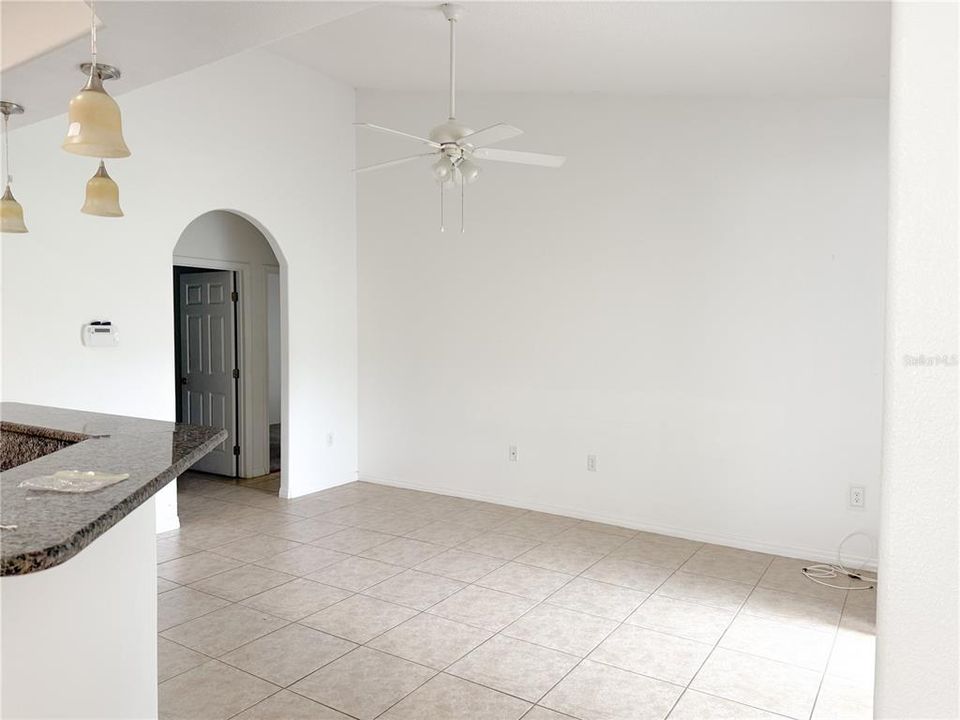 For Rent: $2,100 (4 beds, 2 baths, 1758 Square Feet)