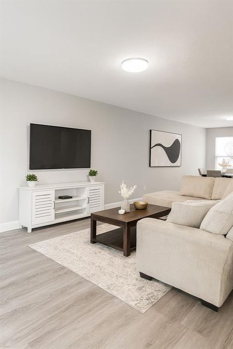 For Rent: $1,350 (2 beds, 1 baths, 943 Square Feet)