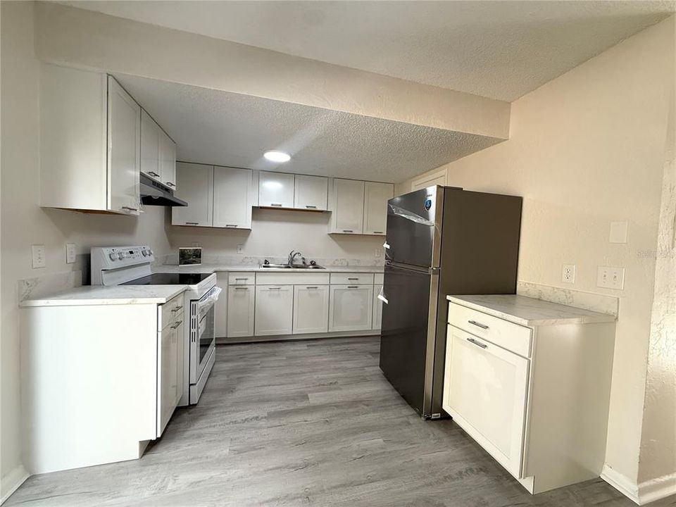 For Rent: $1,250 (2 beds, 1 baths, 943 Square Feet)