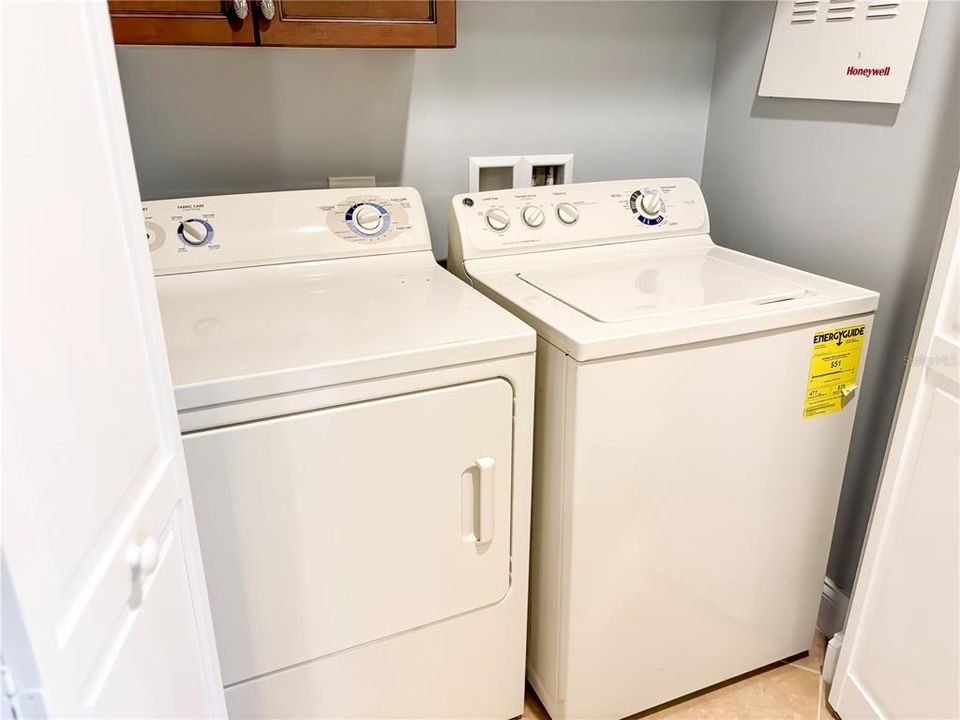 For Sale: $327,500 (3 beds, 2 baths, 1419 Square Feet)