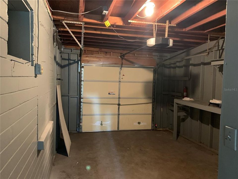 出租: $1,600 (2 贝兹, 1 浴室, 904 平方英尺)