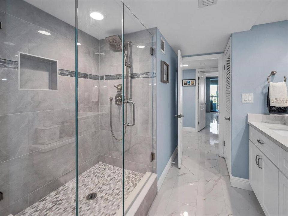 待售: $749,900 (2 贝兹, 2 浴室, 1385 平方英尺)