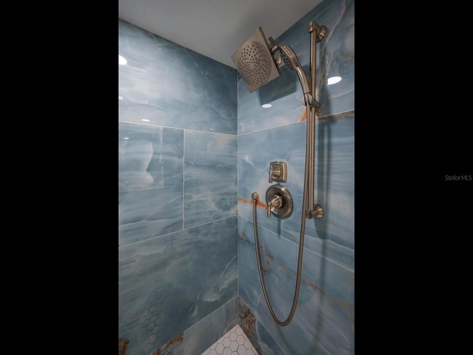 待售: $749,900 (2 贝兹, 2 浴室, 1385 平方英尺)