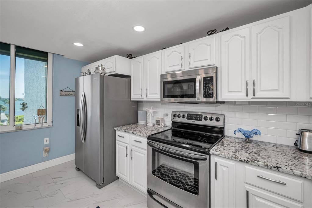 待售: $749,900 (2 贝兹, 2 浴室, 1385 平方英尺)