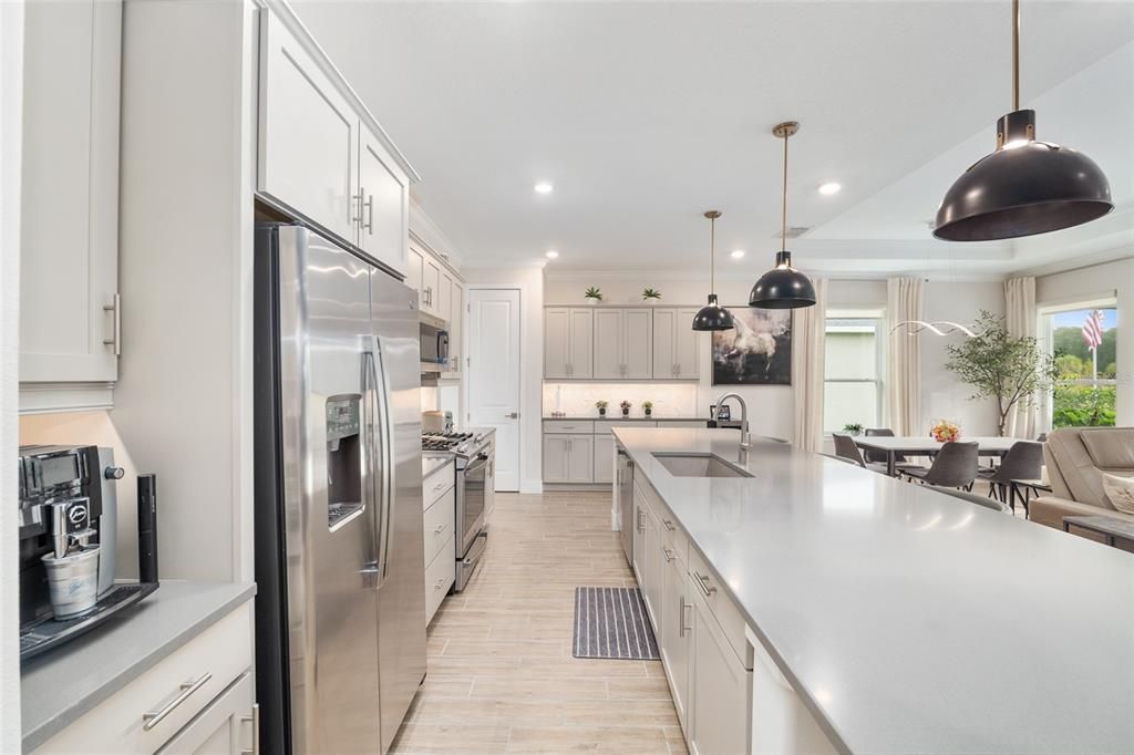 For Sale: $575,000 (3 beds, 2 baths, 1894 Square Feet)