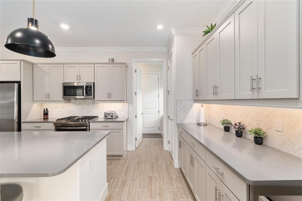 For Sale: $575,000 (3 beds, 2 baths, 1894 Square Feet)