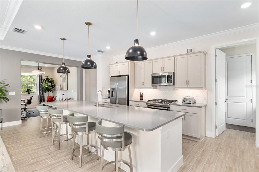 For Sale: $575,000 (3 beds, 2 baths, 1894 Square Feet)