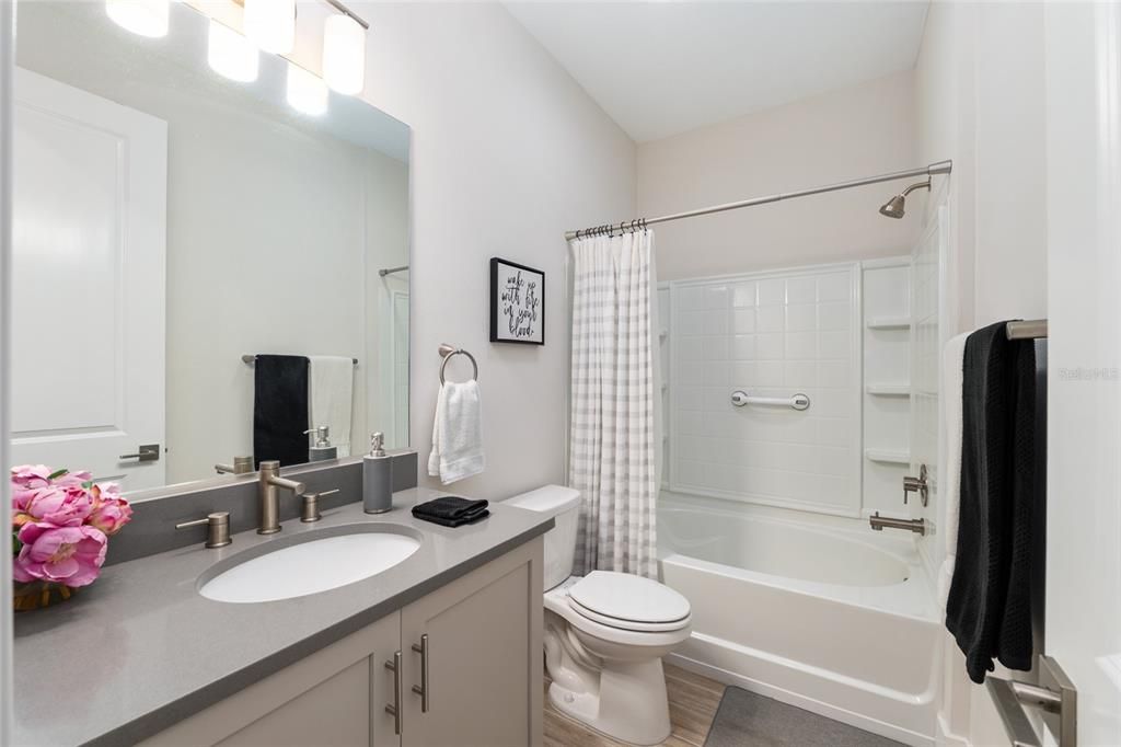 For Sale: $575,000 (3 beds, 2 baths, 1894 Square Feet)