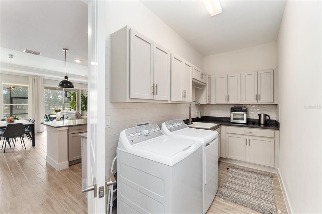 For Sale: $575,000 (3 beds, 2 baths, 1894 Square Feet)